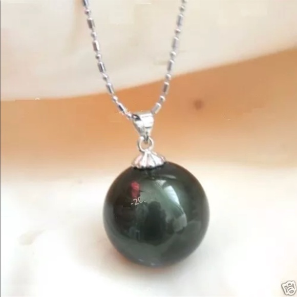 16 MM Tahitian Shell Pearl Pendant White GF Chain - Picture 2 of 4